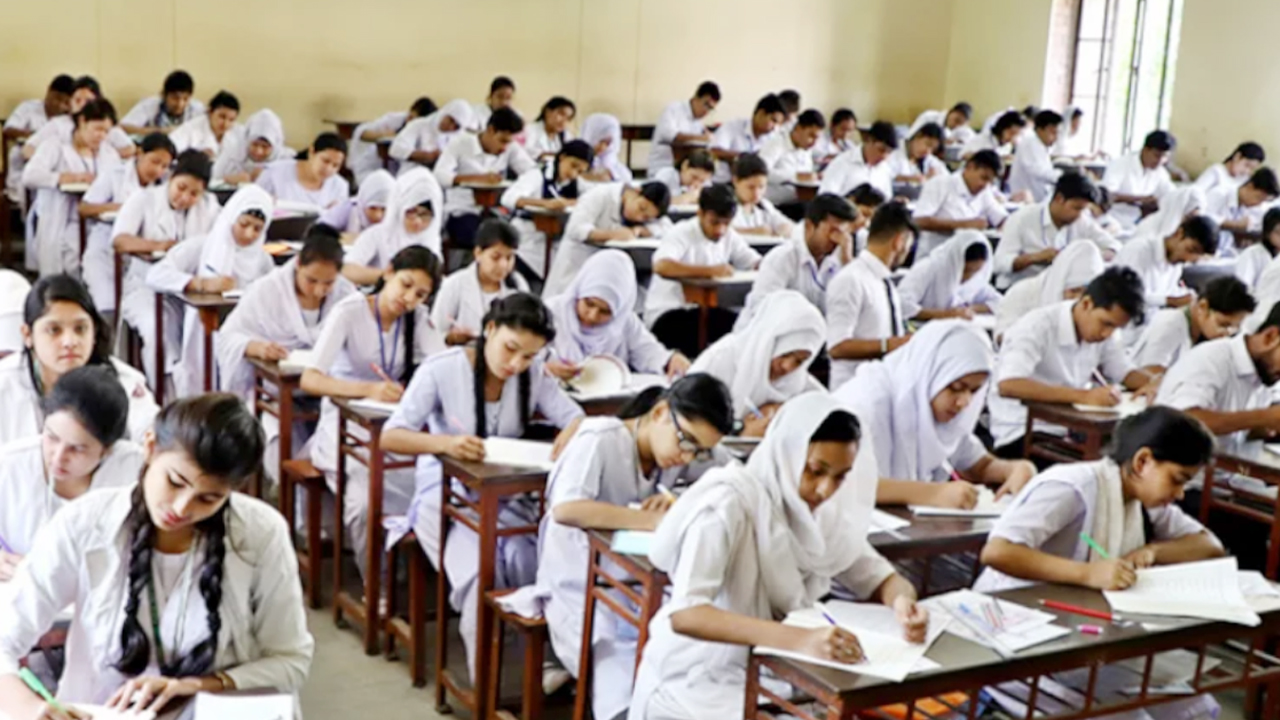 সিদ্ধান্ত পরিবর্তন: ২২ ও ২৪ জুলাইয়ের এইচএসসি ও সমমানের পরীক্ষা একইদিনে হবে না