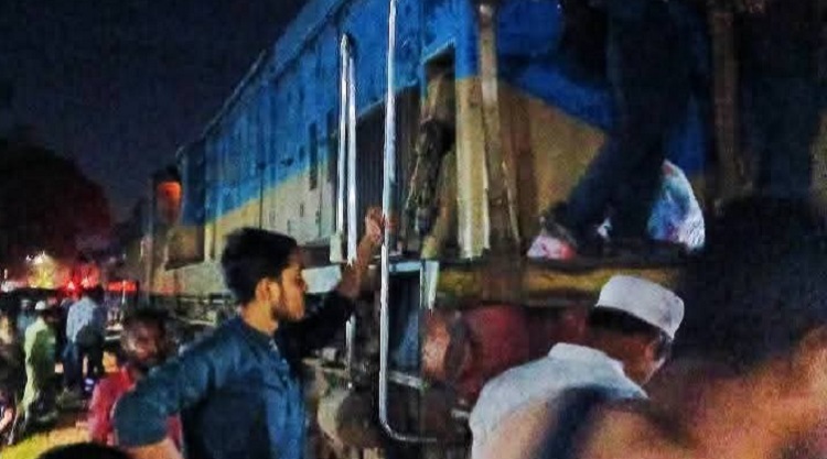 রাজেন্দ্রপুরে যমুনা এক্সপ্রেসের লাইনচ্যুত কোচ উদ্ধার, ট্রেন চলাচল স্বাভাবিক