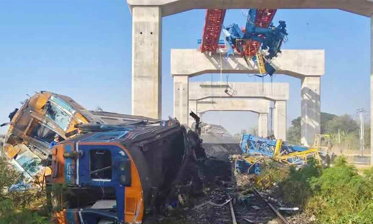 থাইল্যান্ডে ট্রেন লাইনচ্যুত হয়ে প্রায় ২২জন নিহত