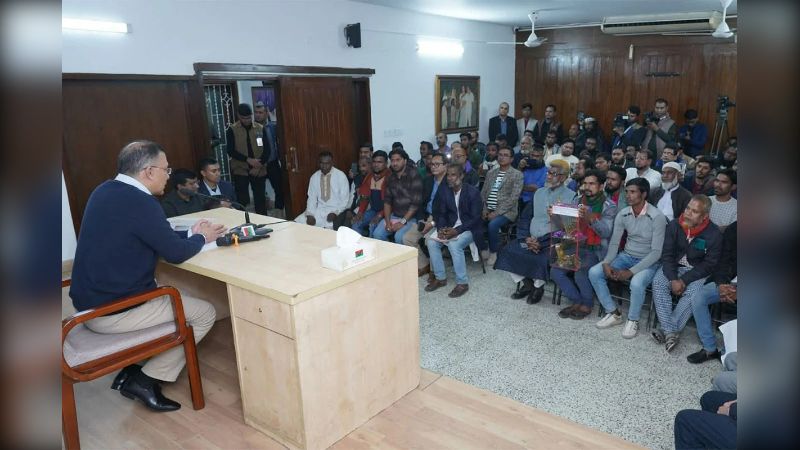 রিকশা-ভ্যানচালকদের কথা শুনলেন তারেক রহমান, তুলে ধরলেন ভবিষ্যৎ পরিকল্পনা