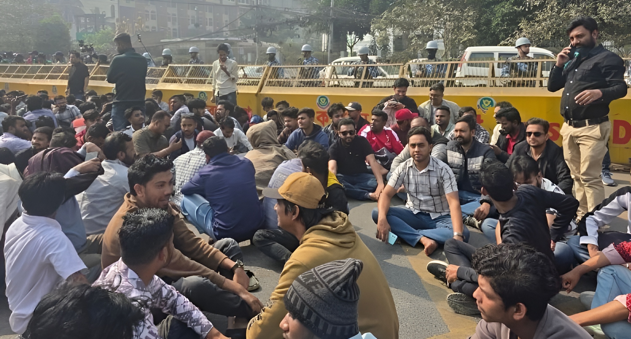 নির্বাচন কমিশন ঘেরাও, তিন দাবিতে মাঠে ছাত্রদল