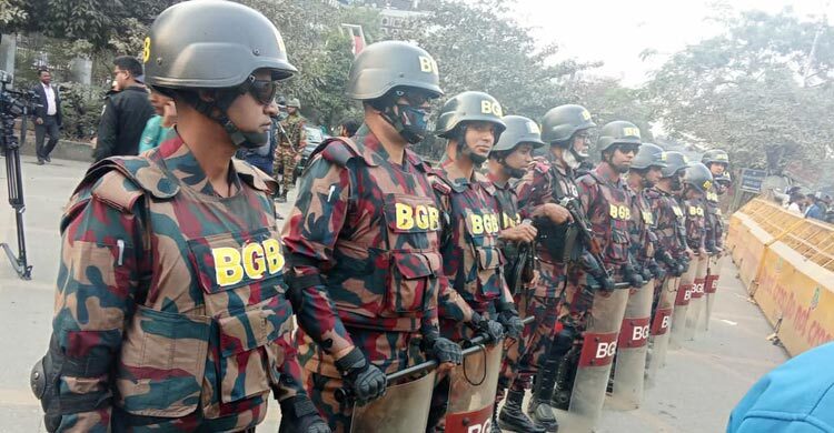 নির্বাচন কমিশনের সামনে বিজিবি মোতায়েন