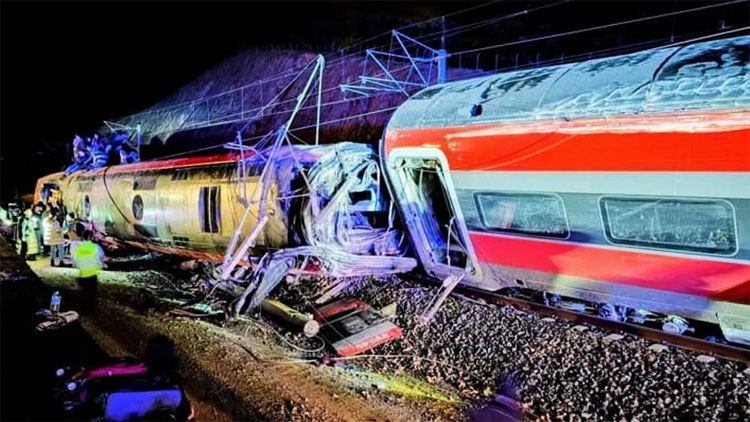 স্পেনে দুই ট্রেনের সংঘর্ষে ২১ জন নিহত,আহত প্রায় ৭০