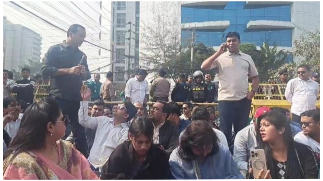 আজও নির্বাচন কমিশন ঘেরাও করেছে ছাত্রদল