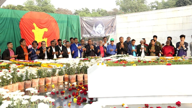 শহীদ জিয়া ও খালেদা জিয়ার কবরে শ্রদ্ধা নিবেদন ও দোয়া