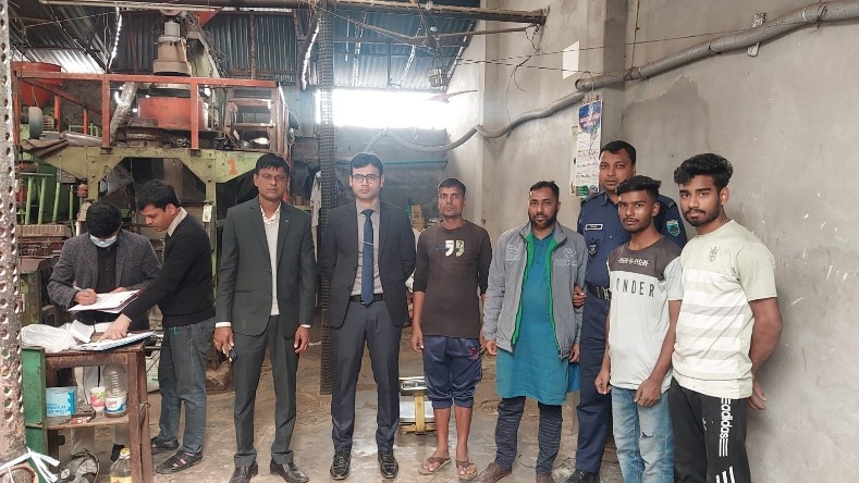 বগুড়ায় ৫৪০ কেজি নিষিদ্ধ পলিথিন জব্দ, জরিমানা লাখ টাকা